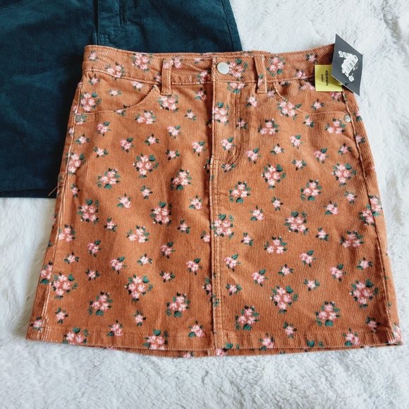 Girls’ Bundle of Skirts (size XXL) - Picture 2 of 7